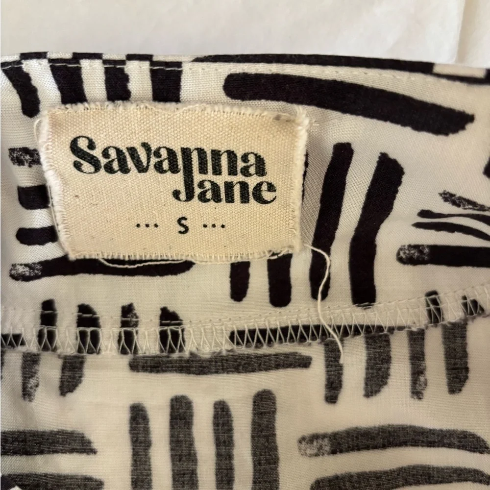 Savanna Jane Claire Embroidered Top Black White Red Floral Size Small